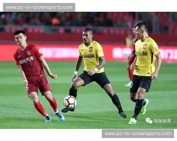 巅峰对决，荣耀之战：恒大与华夏的绿茵史诗
